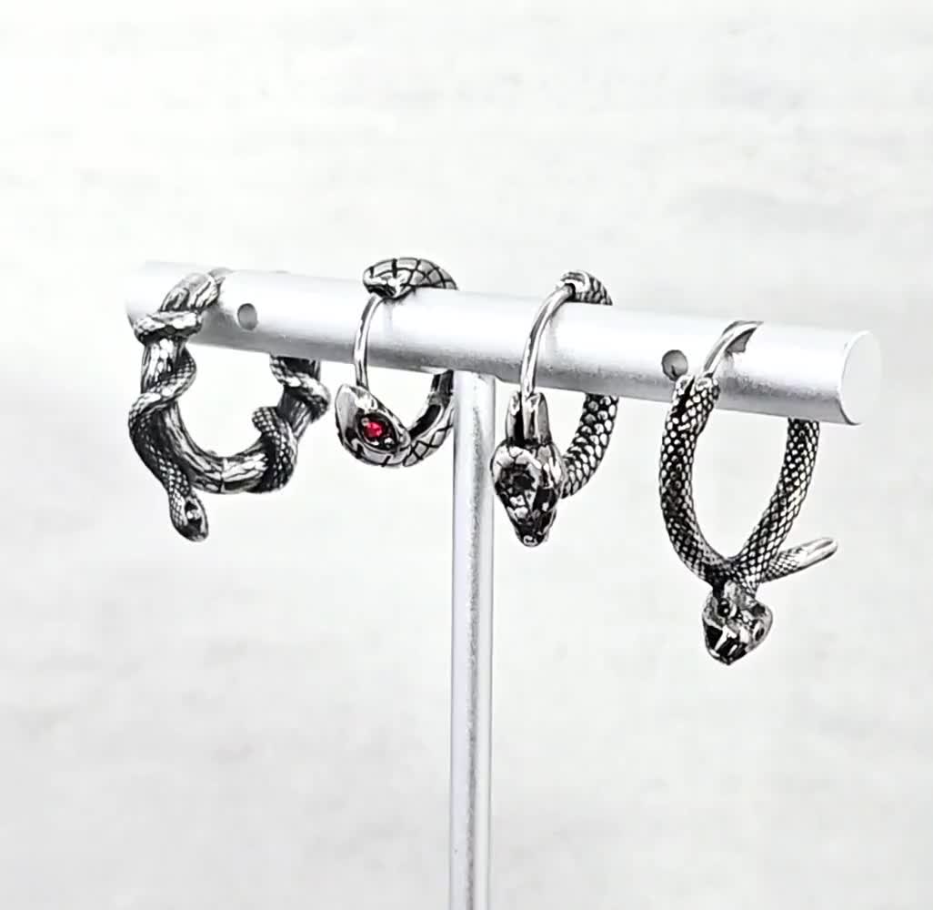 Beide Bücher sind so wunderschön und ihr könnt sie über die Graff Website  bestellen😊 ❓Für wen von euch bedeuten die Bücher von Kerstin Gier auch  Kindheit pur? #kerstingier #kerstingierbooks ..., image size:1026x1000