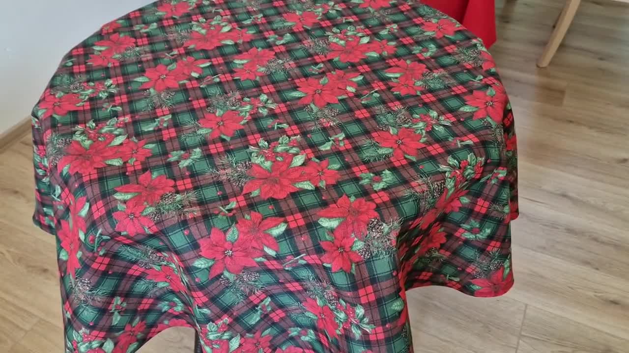 Tovaglia natalizia scozzese, tartan rosso verde rivestito con renne, dimensioni personalizzate - Italia