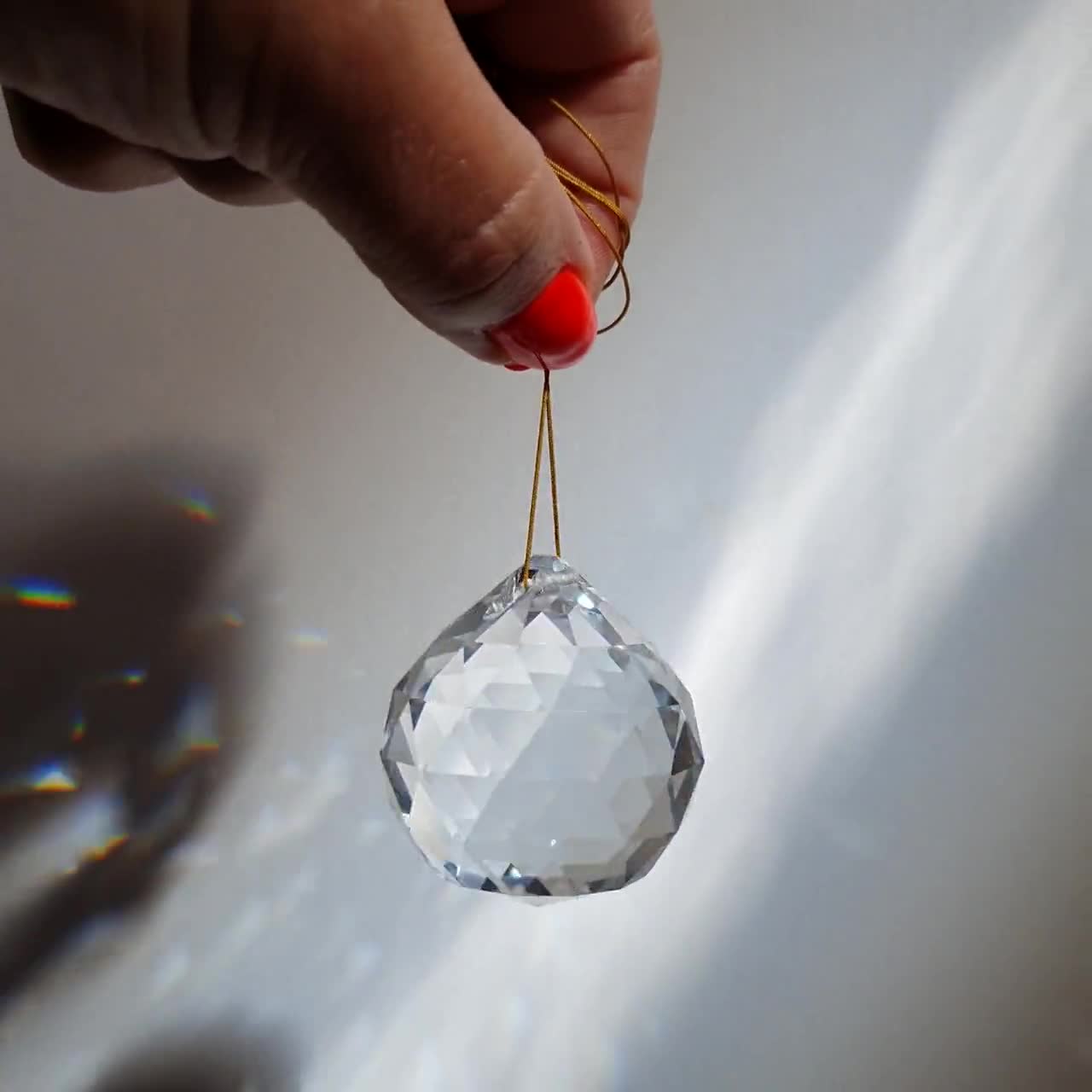 Sphère de cristal à facettes 2 cm arc en ciel Feng Shui de deco zen.