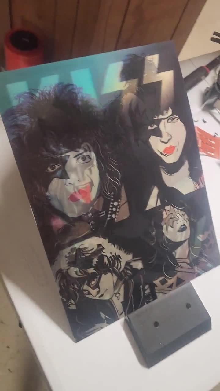 3 KISS deals LENTICULAR 3-D ALBUM COVERS