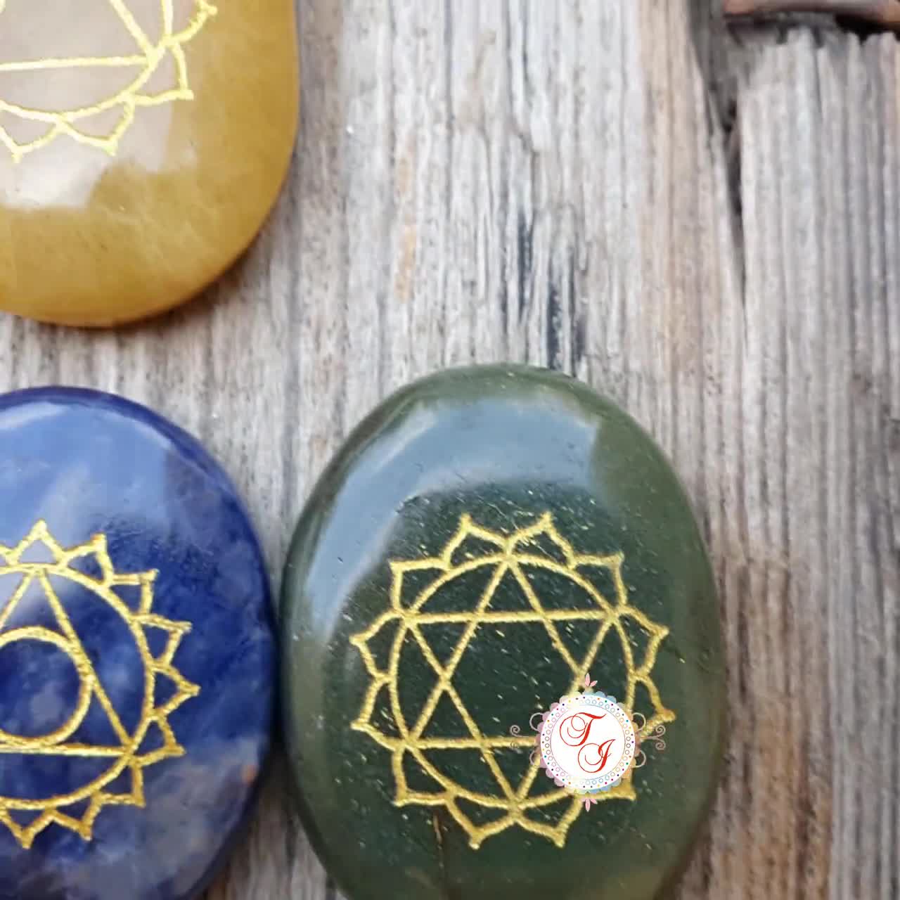 Seven 7 Chakra Stones Set di dischi con parole di commutazione, kit di  chakra con cristalli curativi incisi -  Italia
