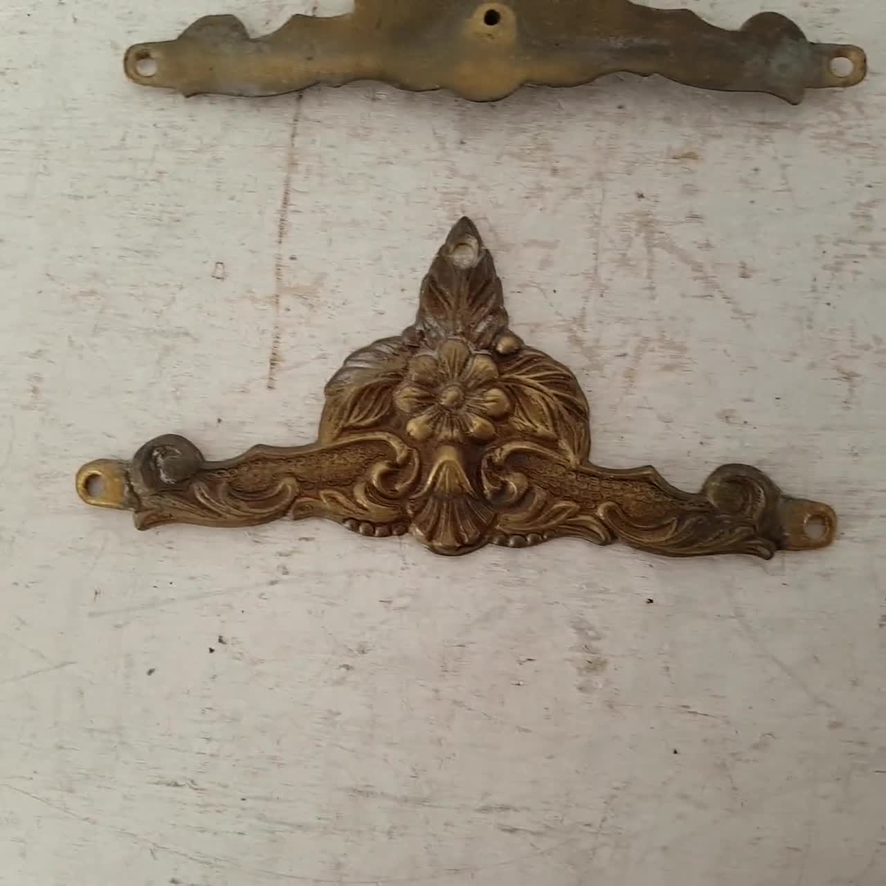 家具や鏡用の 4 つの金属製装飾品。ファサードの装飾。 - Etsy 日本