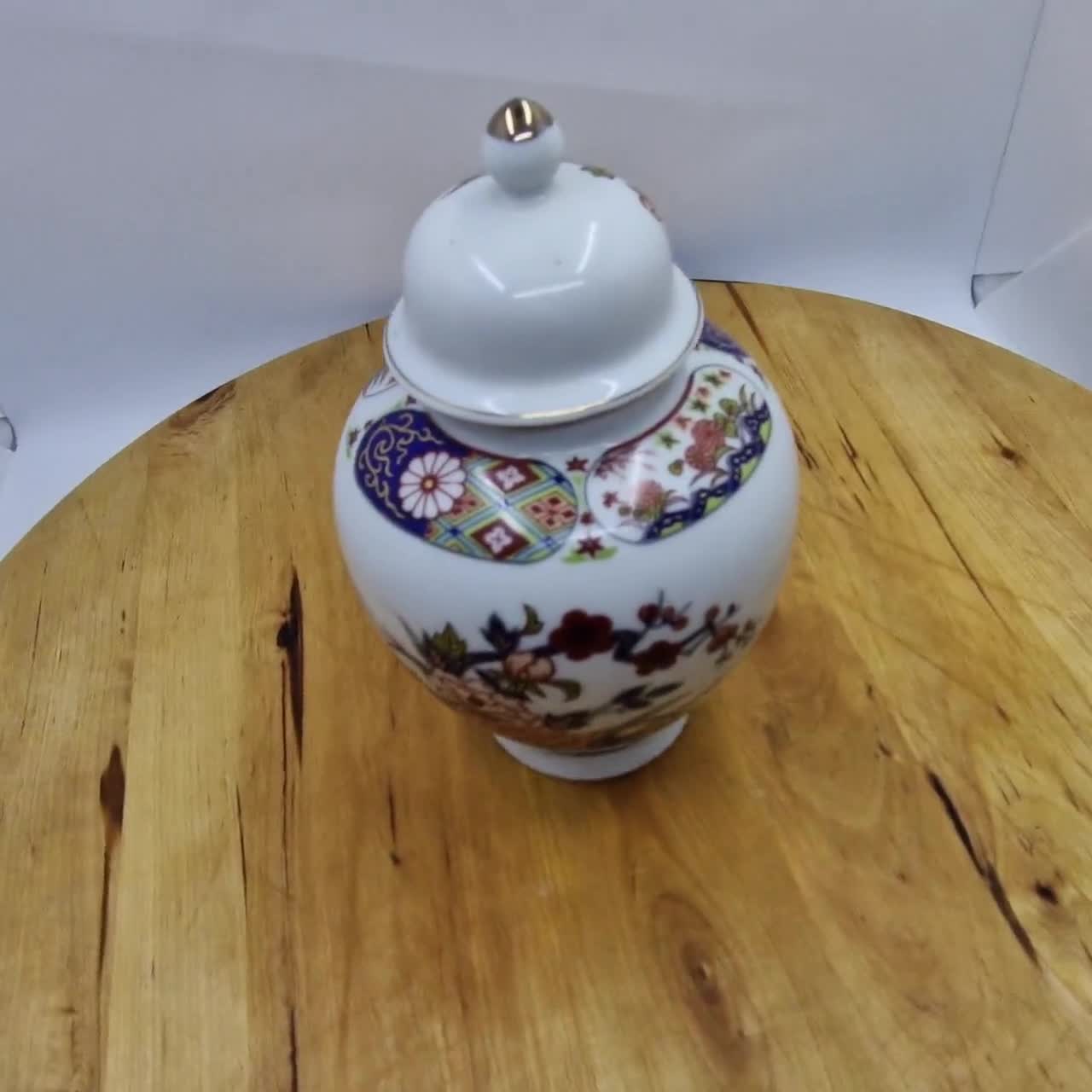 白伊万里焼 生姜壺：蓋付き花瓶（15cm） - Etsy 日本