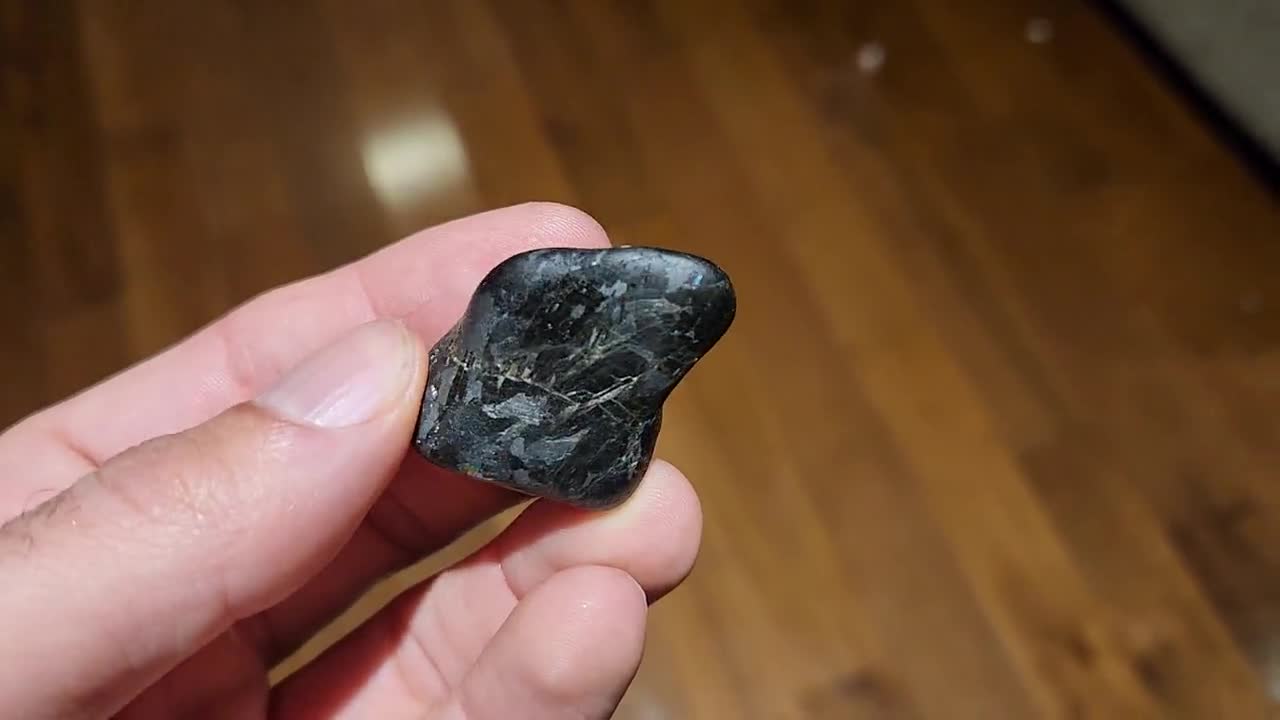 30.2g ヌーマイト - グリーンランド産の賢者の石 - Etsy 日本