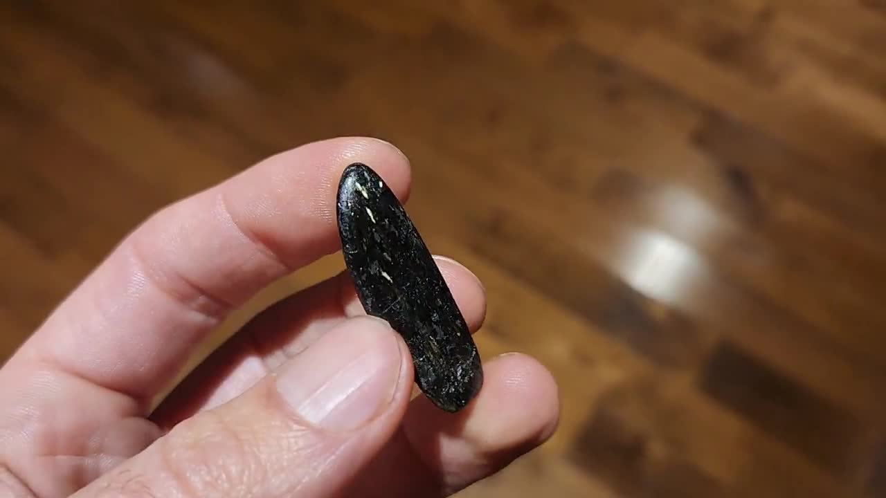 11.3g ヌーマイト - グリーンランド産の賢者の石 - Etsy 日本