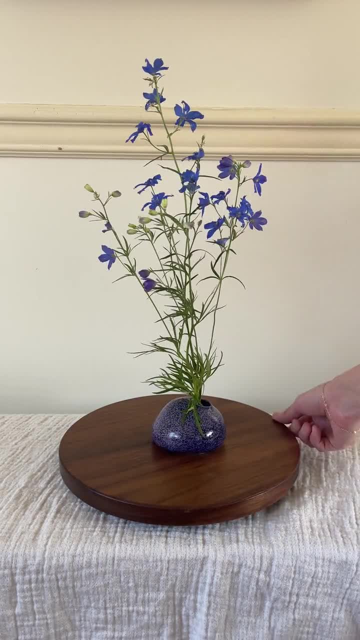 Jarrón de cerámica, florero artesanal con alfiler de rana incorporado, porcelana de inspiración japonesa para Ikebana, LISTO PARA ENVÍO video poster