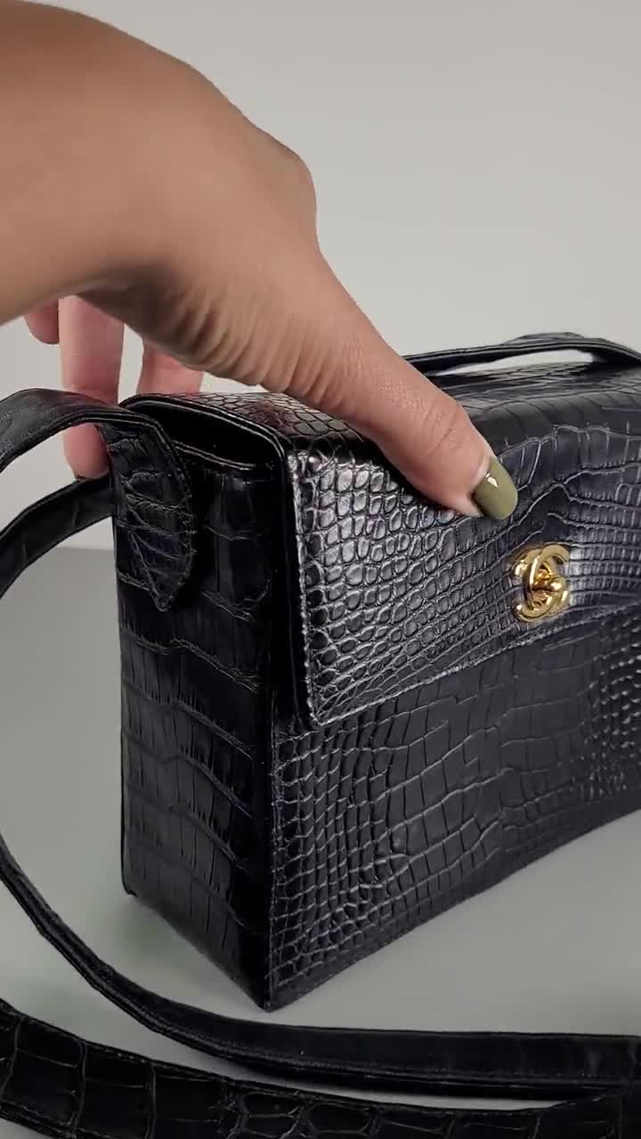 ヴィンテージシャネル バッグ CHANEL Vintage Black Classic Maxi Jumbo Single Flap XL Logo | eBay
