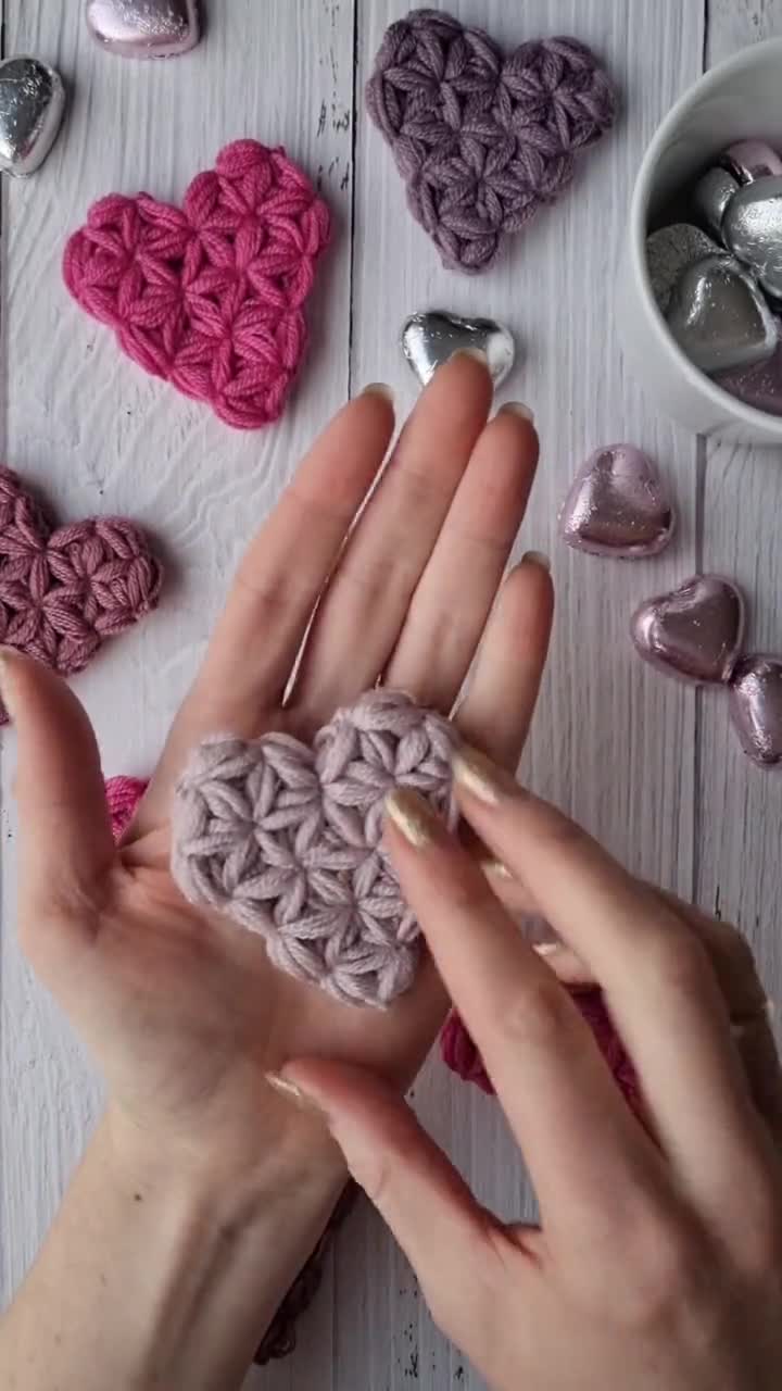 Gold hearts hand draw foil 2 Stock Vector by ©Alona_S 104071874, image size:720x1280