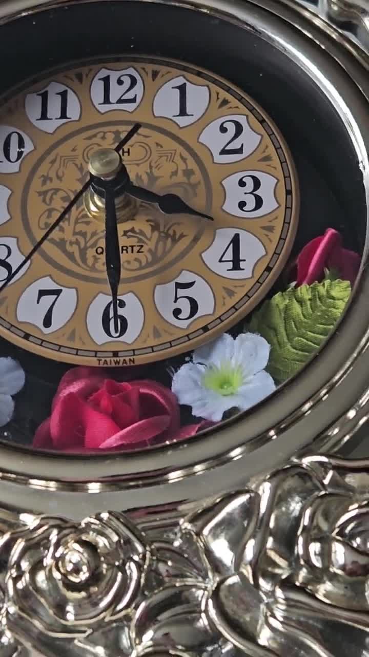 Vintage pegasus floral high quality quartz clock