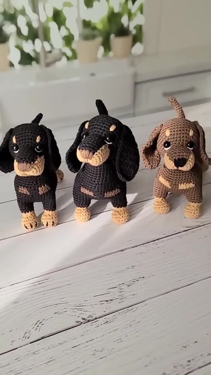 かぎ針編みのダックスフントのパターン - 編みぐるみ犬のおもちゃ
