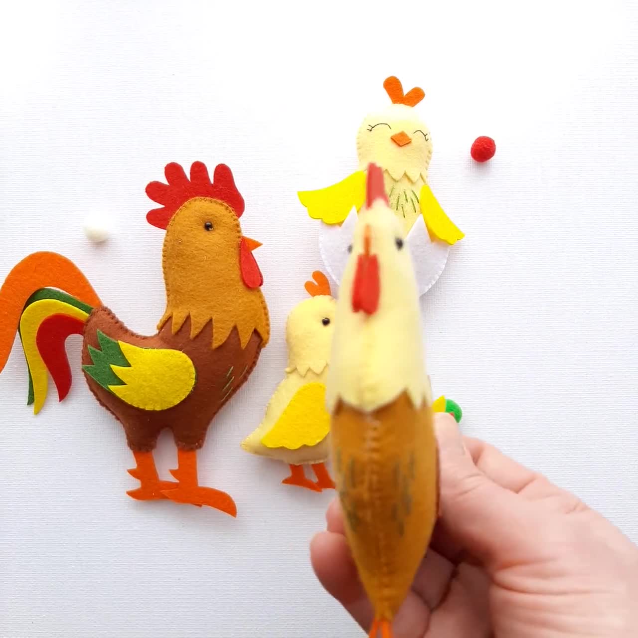 雄鶏と雌鶏とひよこのフェルト PDF SVG パターン、農場の動物の縫製