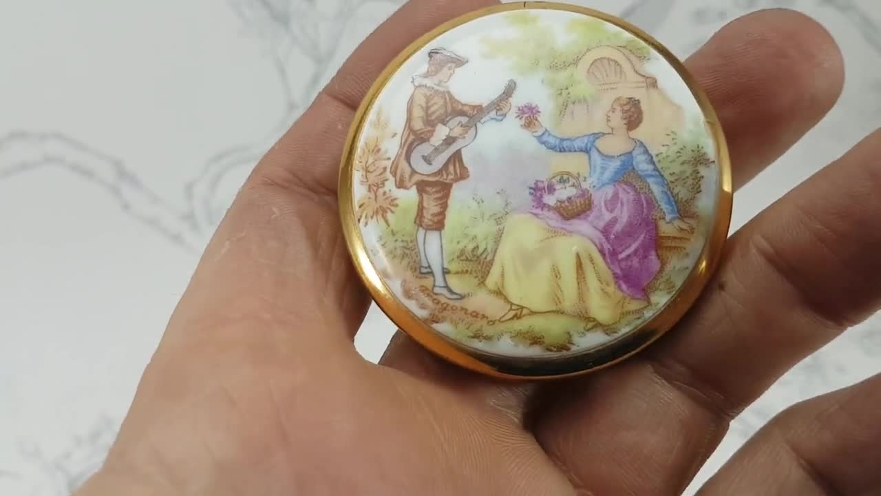 レア！　フラゴナール　恋人たちの絵柄　フランス製　リモージュのコンパクトミラー ヴィンテージ リモージュ磁器コンパクトミラー：フラゴナール