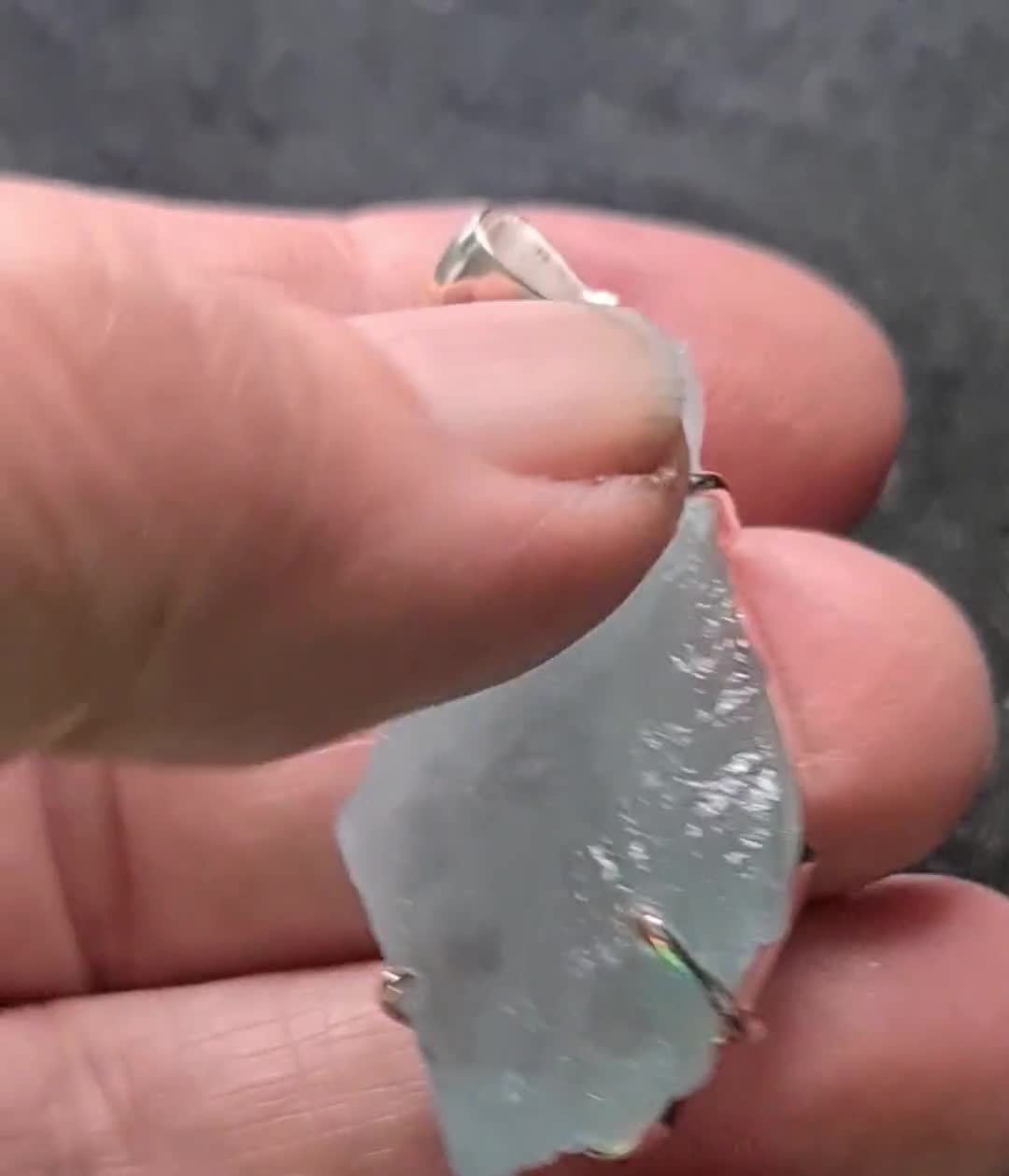 スターリングシルバーと天然ラフアクアマリンペンダント 18.9g 3月の