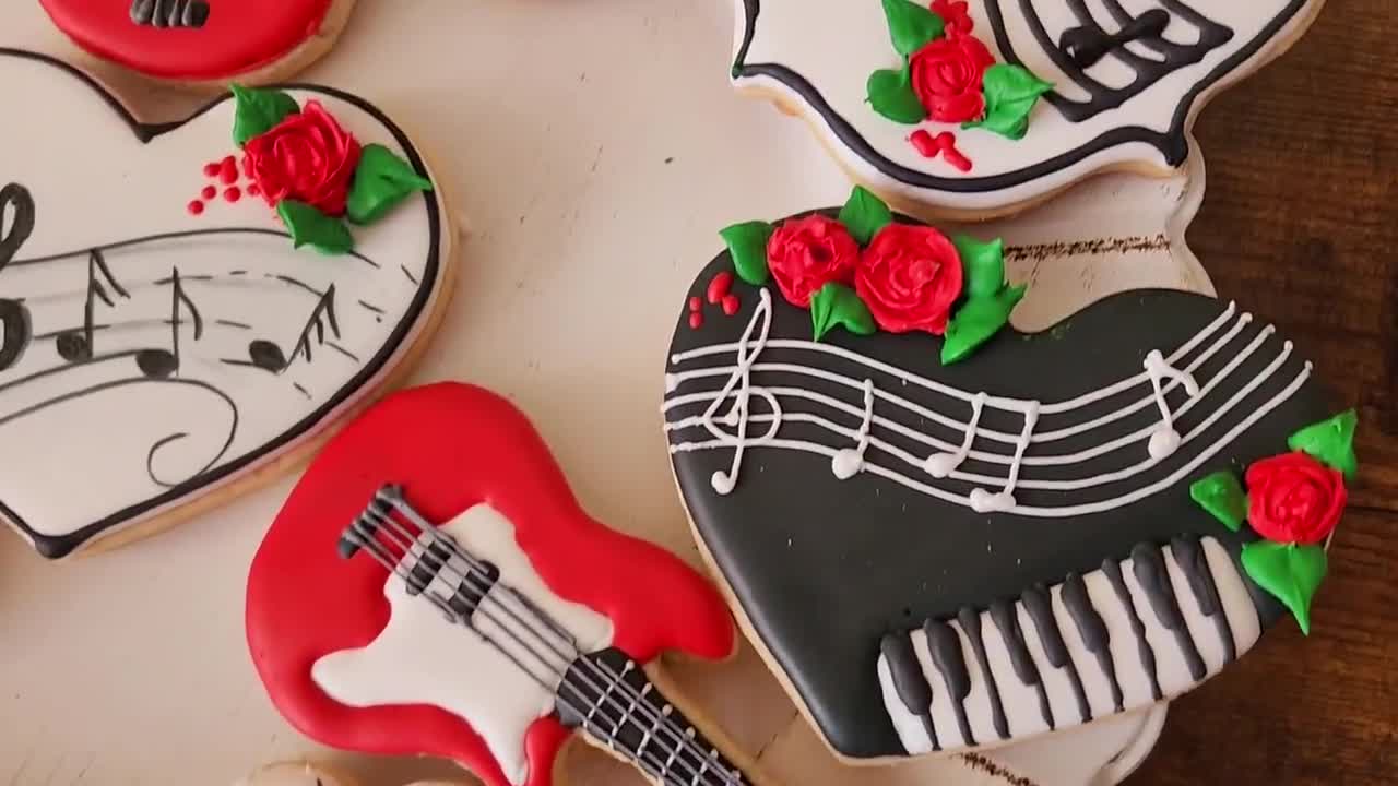 Music Notes Piano Guitar Shugar Cookies Set Red White Floral