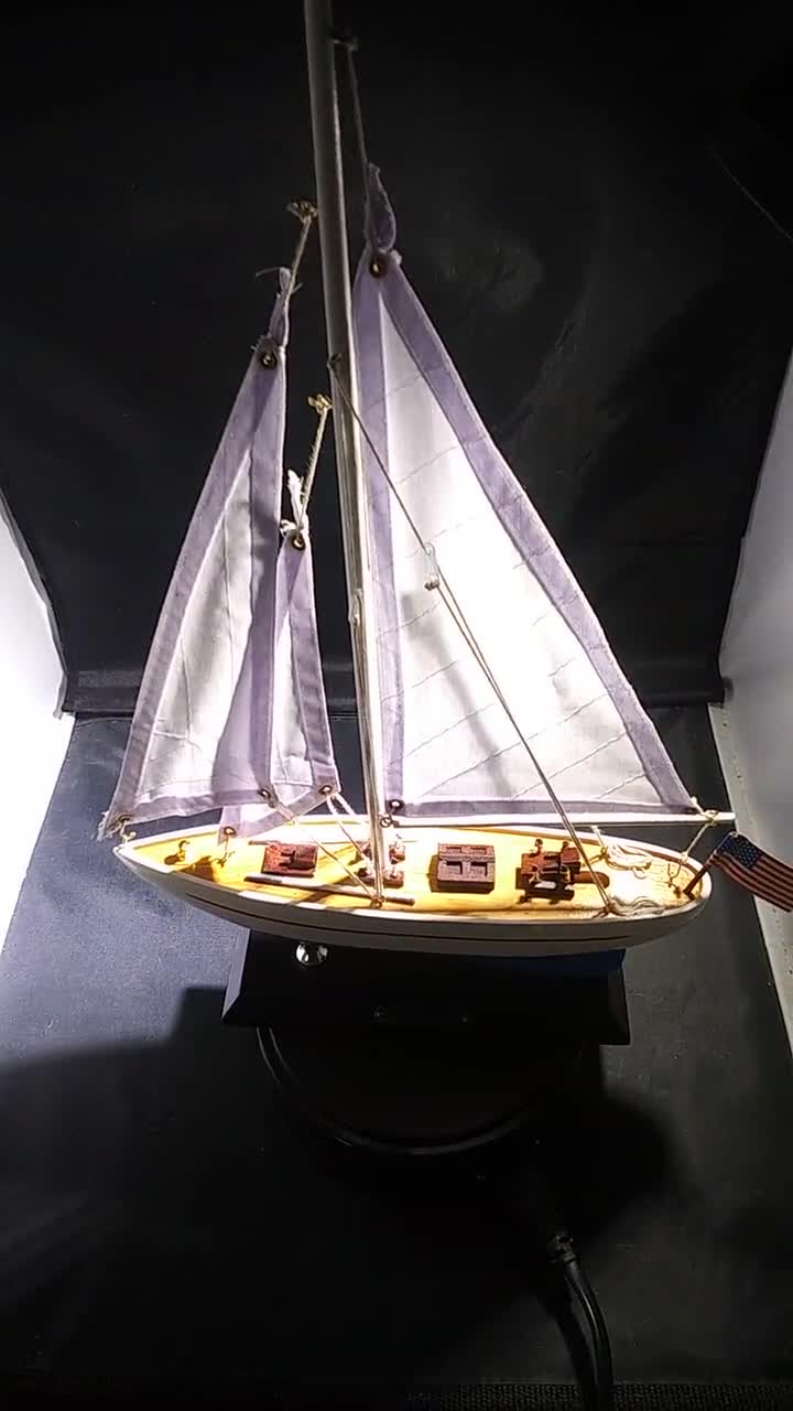Maquette Bateau Bois America Classe J - Échelle 1:32 - Marron Clair Et Crème