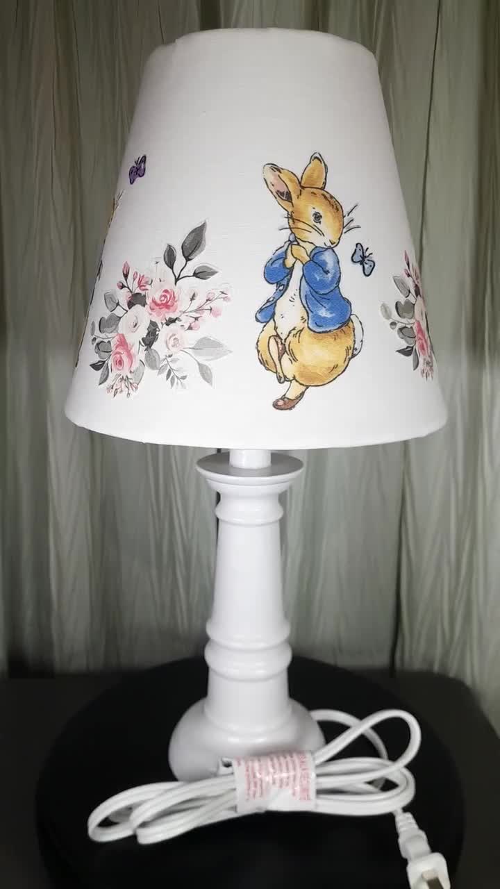 Peter rabbit スタンドランプ Beatrix Potter Peter Rabbit Lamp, Woodland Baby Lamp, Bunny