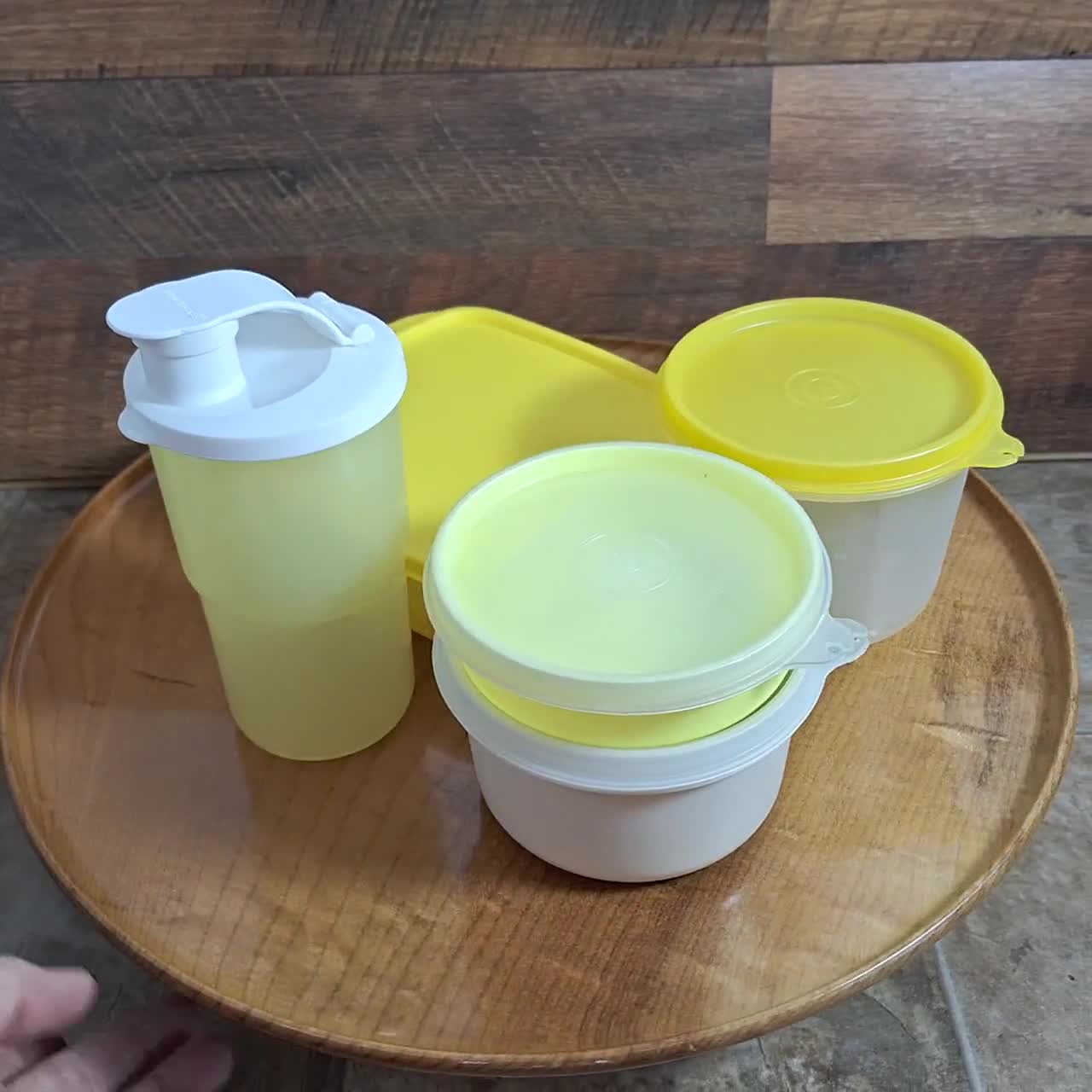 TUPPERWARE スーパーチェスト　ディープミニ　ホワイト×イエロー　美品 Vintage Yellow Tupperware Snack Set: Lunch-it Container