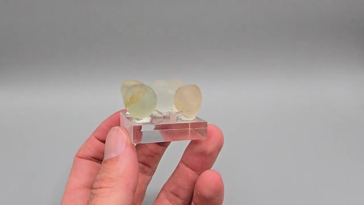 ナイジェリア、バウチ産のマルチカラー沖積トパーズ リバー タンブル