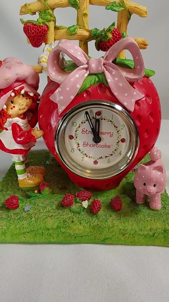 RARE~Vintage 1981 Strawberry Shortcake ALL ORIGINAL store CLOCK