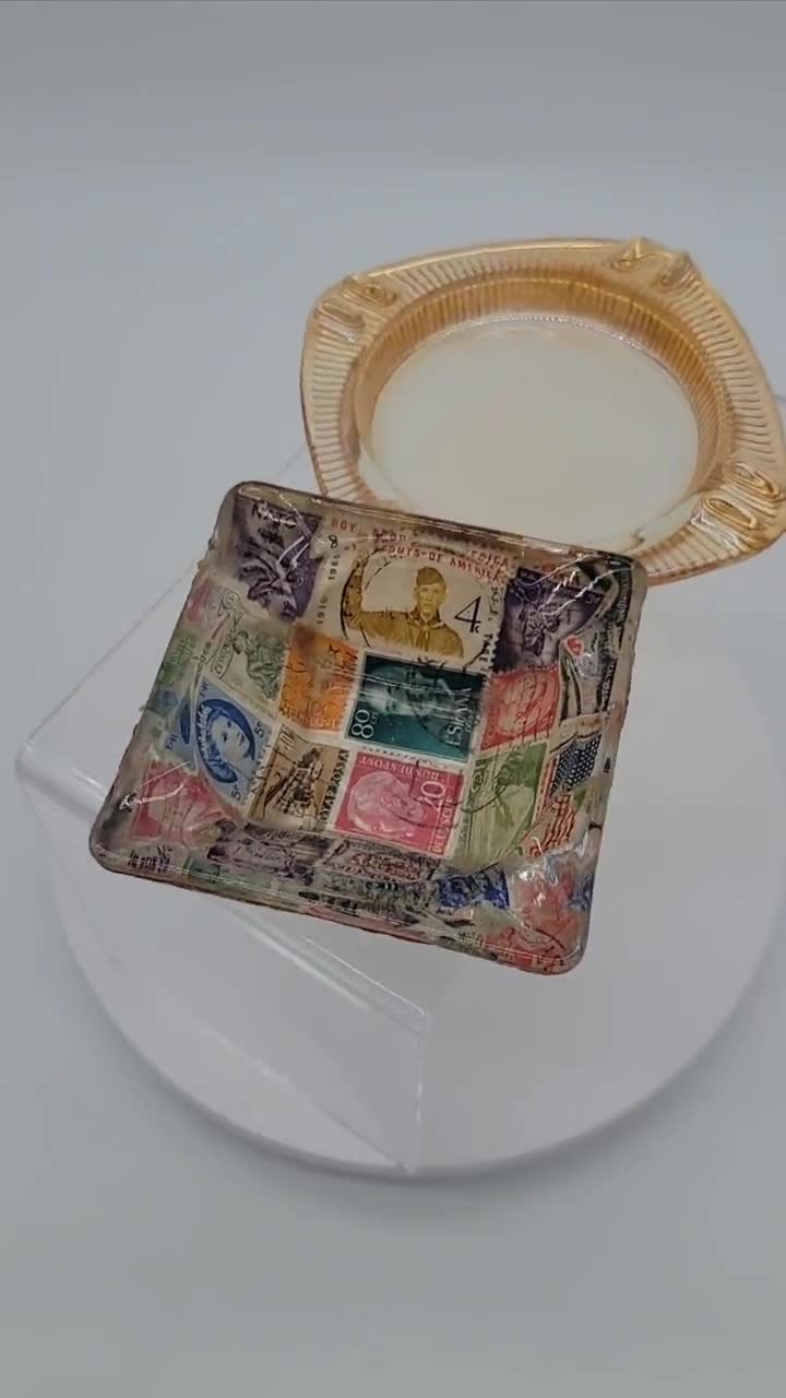 恐らく60年以上前のポパイの灰皿です。 ヴィンテージガラス灰皿：オレンジカーニバルガラスまたはスタンプ