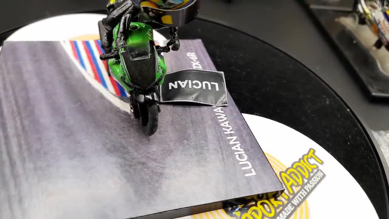 パーソナライズされたハンドメイドのミニミー - バイク + フィギュア +