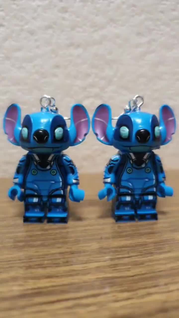 Pendientes de minifigura de Stitch del futuro. video poster