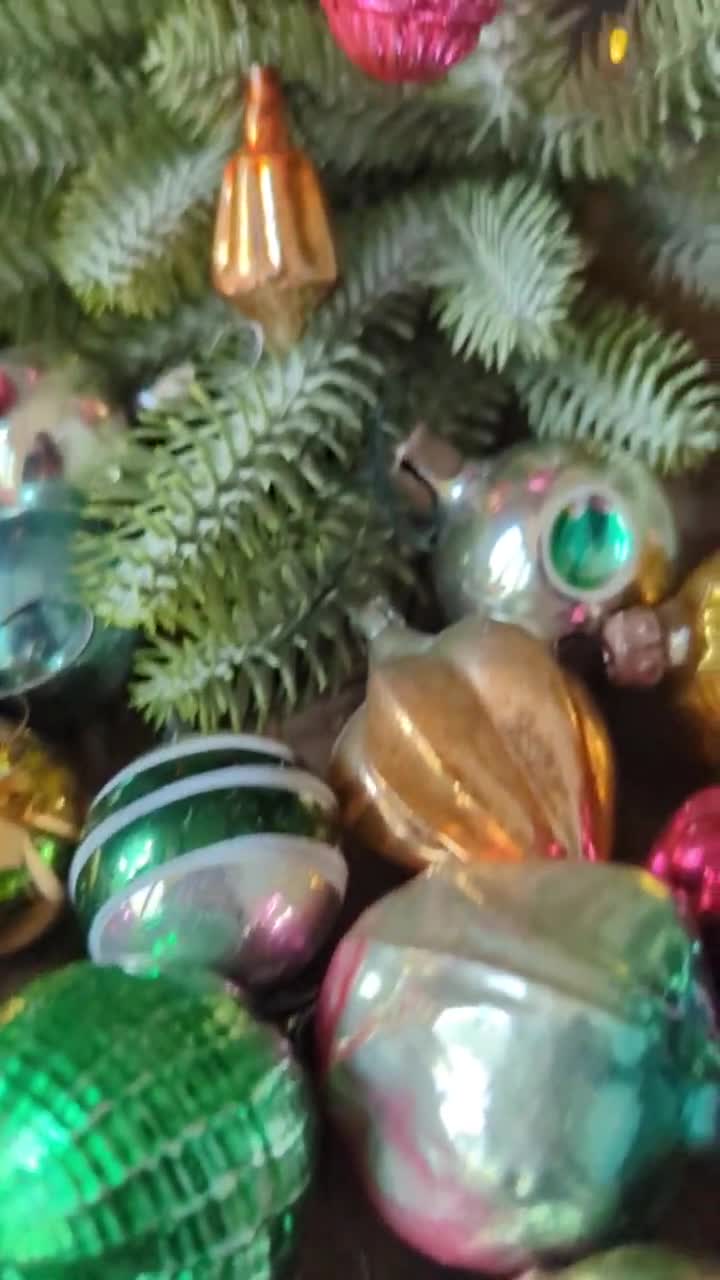 ヴィンテージのミニガラス製クリスマスオーナメント：様々な色と形
