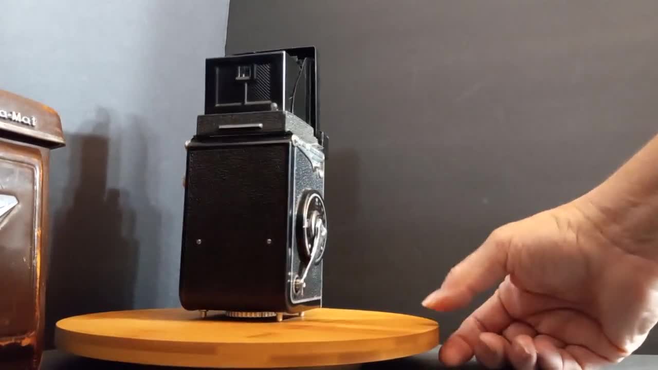 Vintage Yashica-mat LM TLR Film Camera: 80mm Yashinon Lens, Copal