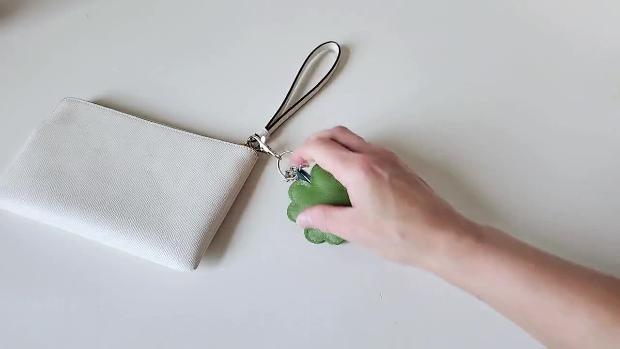 シャムロック 四つ葉のクローバー レザー 財布 チャーム 聖パトリック