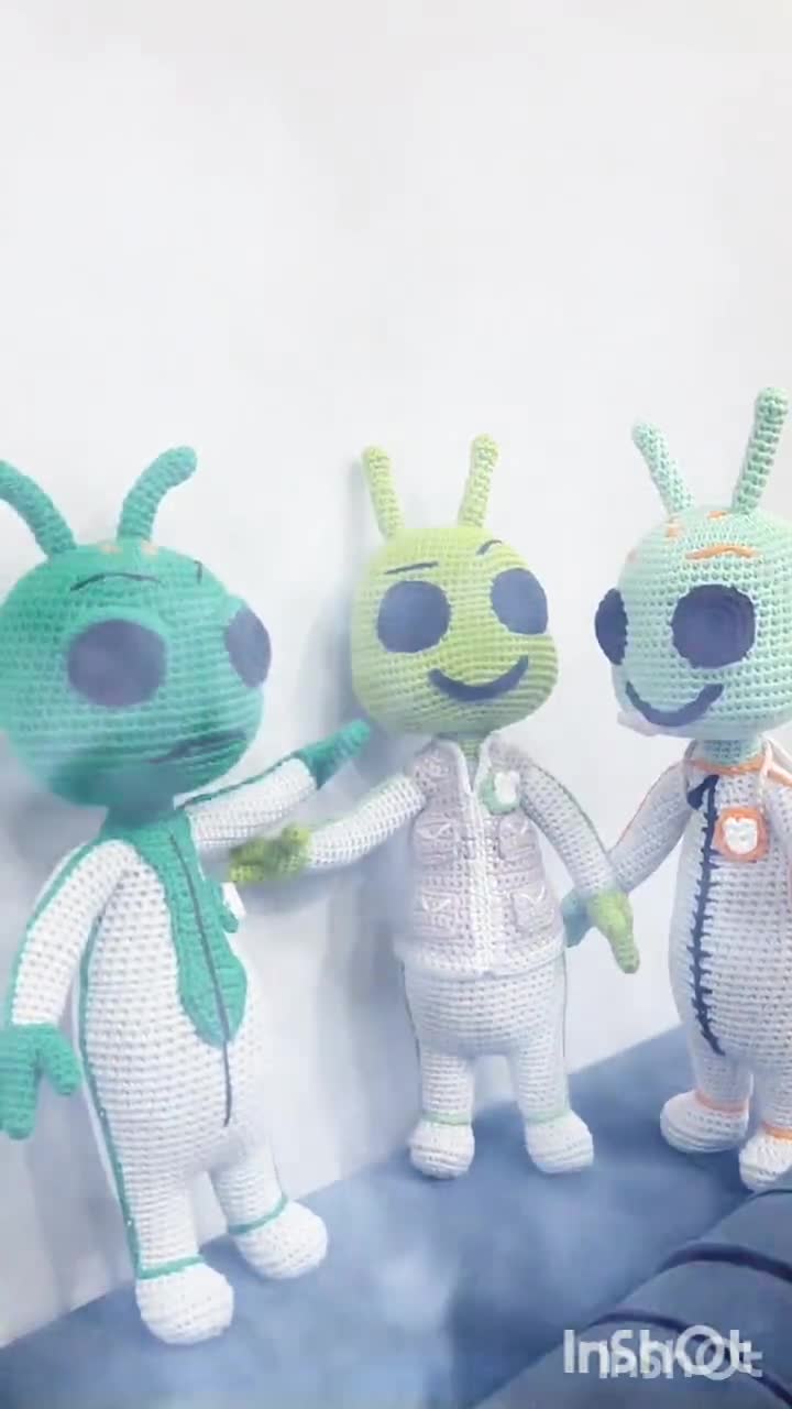 かぎ針編みのエイリアンテレビ番組キャラクターぬいぐるみ、手作り