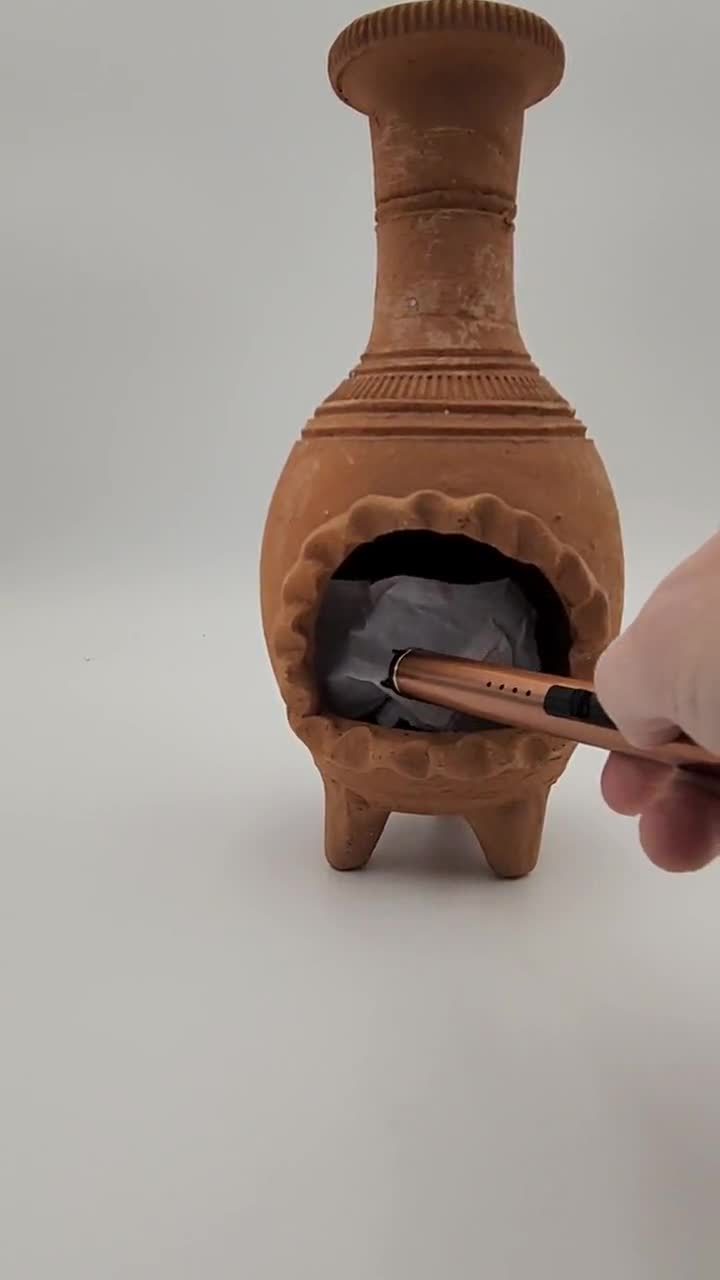 Camino in terracotta fatto a mano: portacandele in Palo Santo, rituali di sbavatura video poster