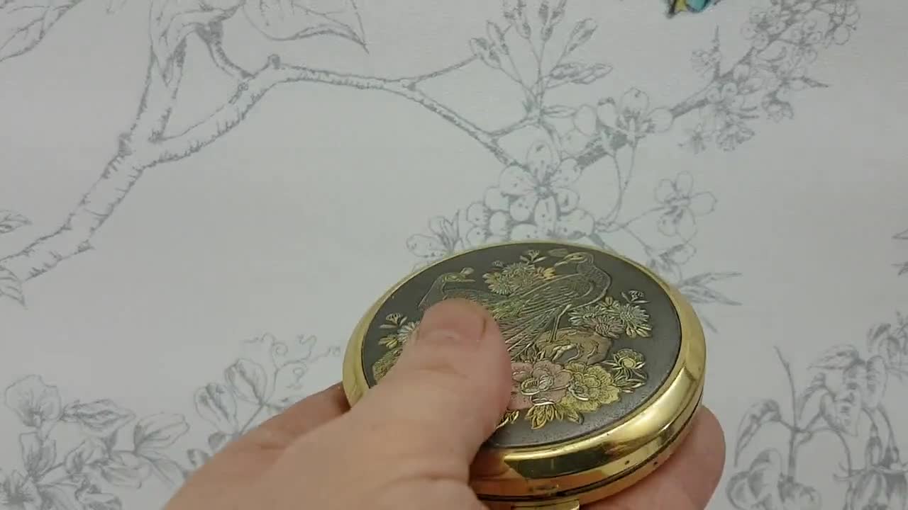 ヴィンテージの日本の彫金アートコンパクトミラー：孔雀のデザイン