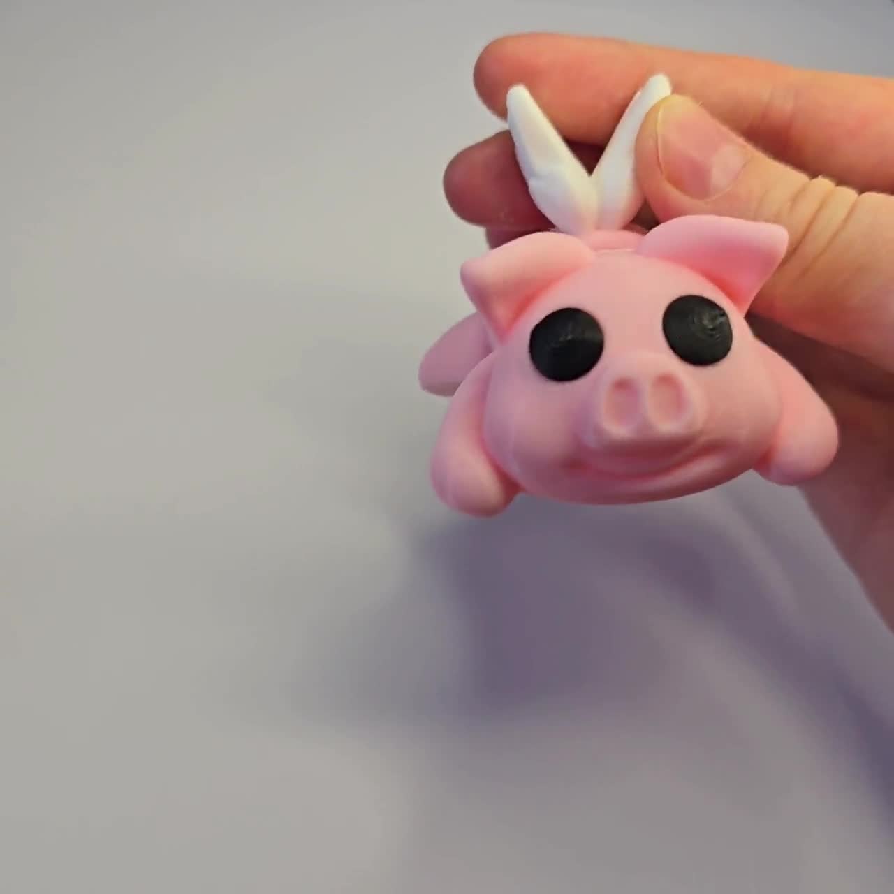 空飛ぶ豚のキーホルダー：関節のある風変わりな動物のギフト - Etsy 日本