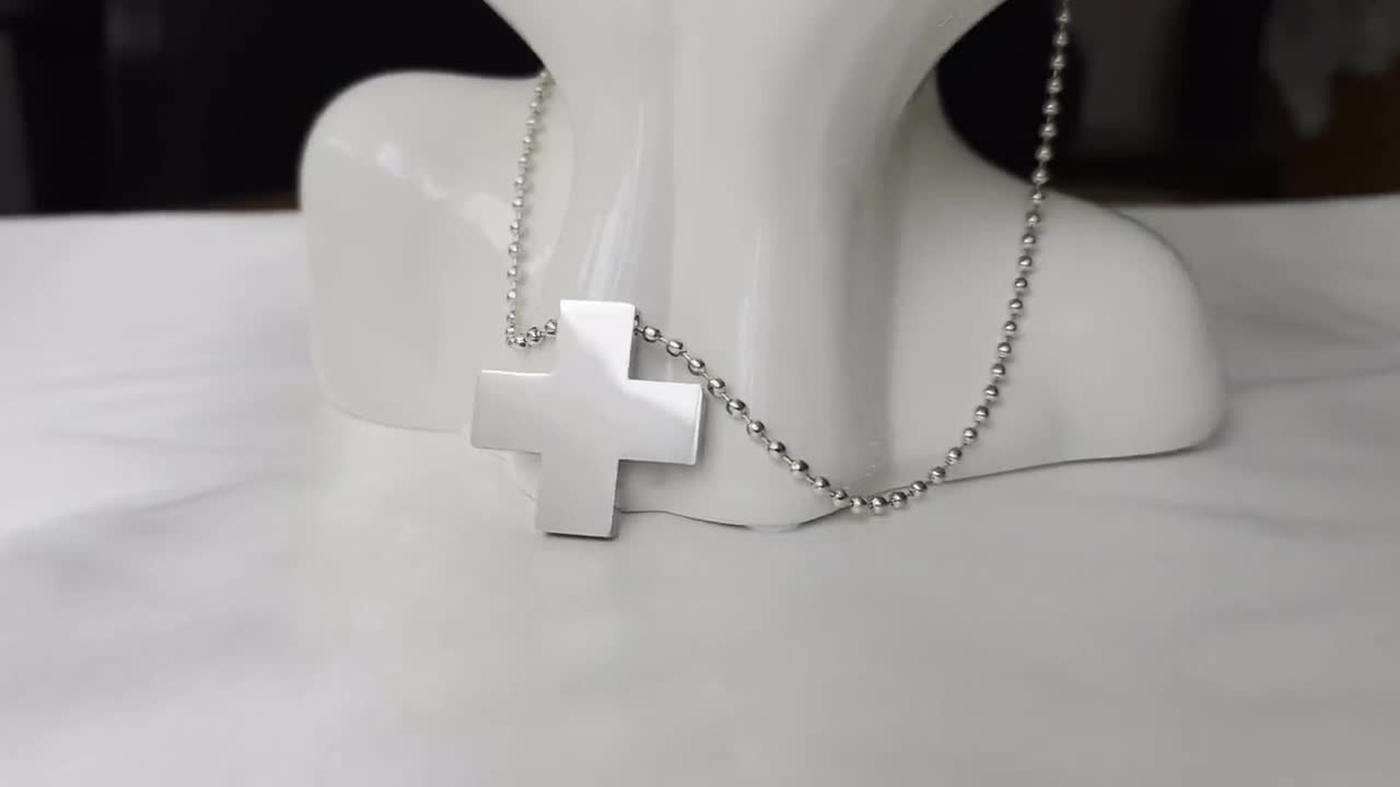 EVA 葛城ミサト ネックレス | ステンレススチール製クロス、コスプレ用