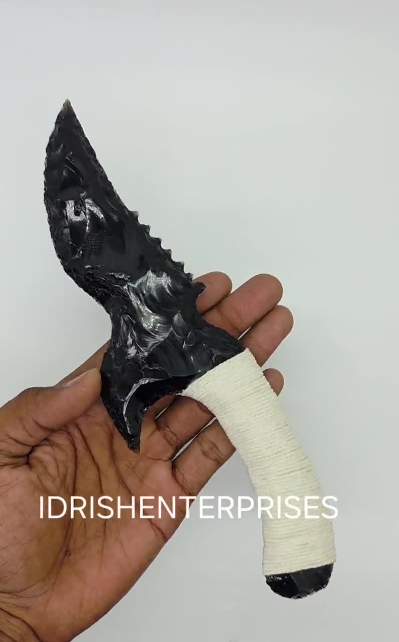 彫刻された黒曜石のアタメ、白糸の溶岩刃ナイフ、バイキングの短剣