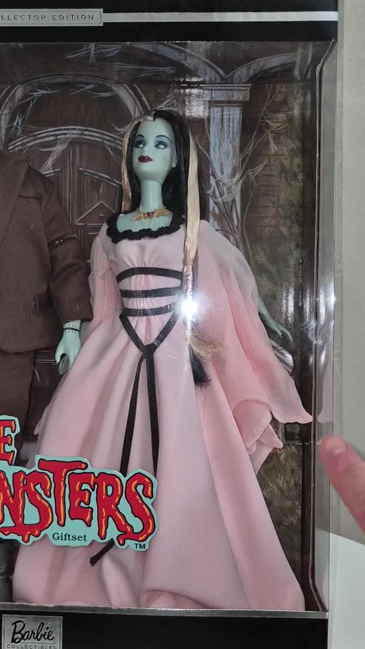 Vintage 2001 the Munster Gift Set 50544 Herman and Lily Munster
