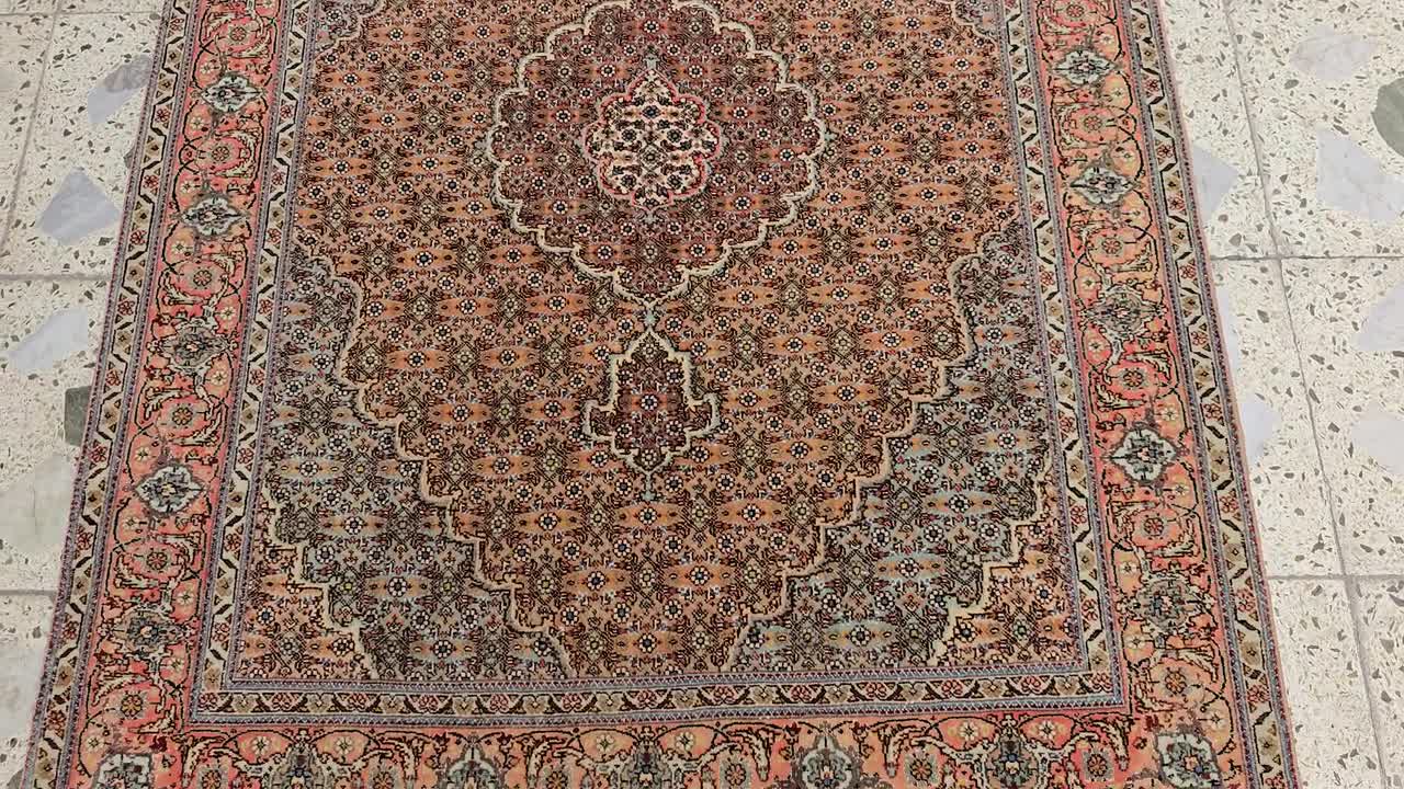 ヴィンテージ タブリーズ ペルシャ絨毯 3.2x4.5フィート：手織りウール