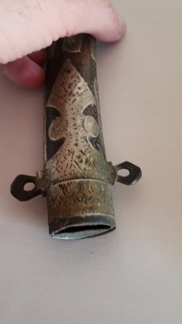 ヴィンテージ中東ハンジャール短剣、湾曲した鞘、真鍮と木製のハンドル