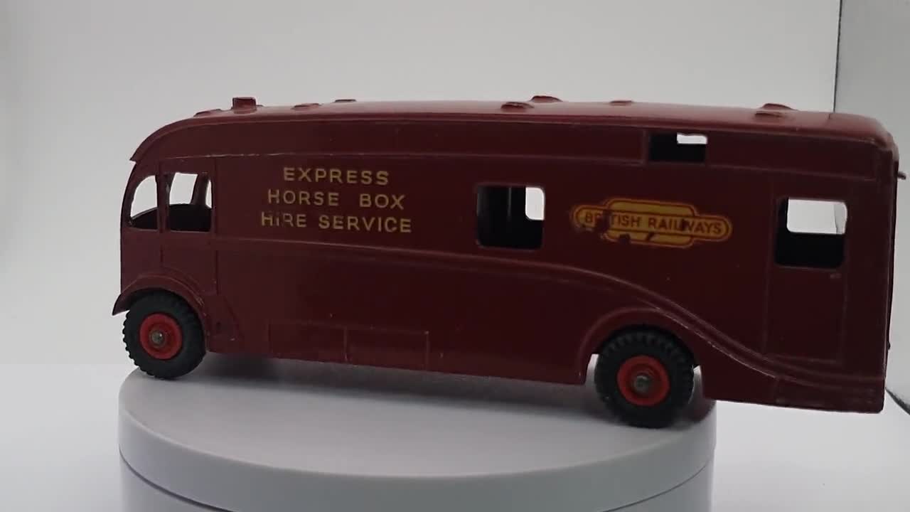 A boxed Dinky Toys No.581 British Railways Horse Box, Nr M-M, box Ex