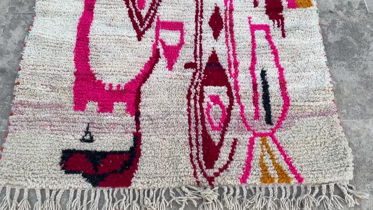 手織りブジャドモロッコラグ、ピンクの抽象的なウールラグ - Etsy 日本