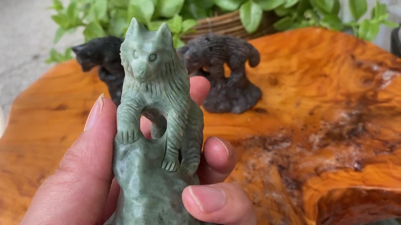 廬山翡翠狼彫刻：天然水晶動物彫刻 - Etsy 日本