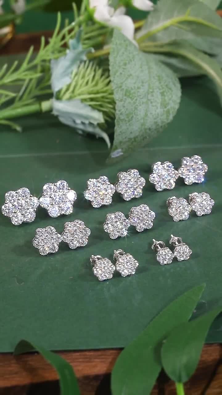 ユニークな花柄モアッサナイトスタッドピアス、花柄スターリング