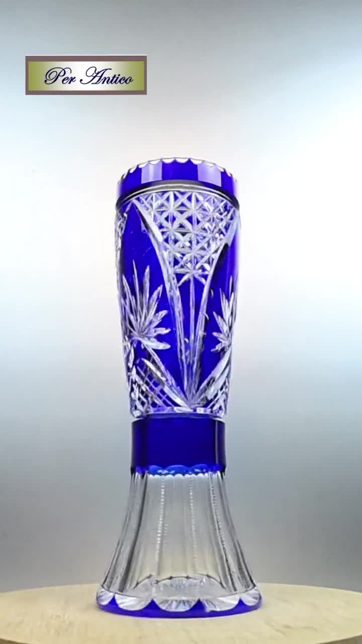 ヴァル・サン・ランベールのコバルトブルークリスタル花瓶「ユベール