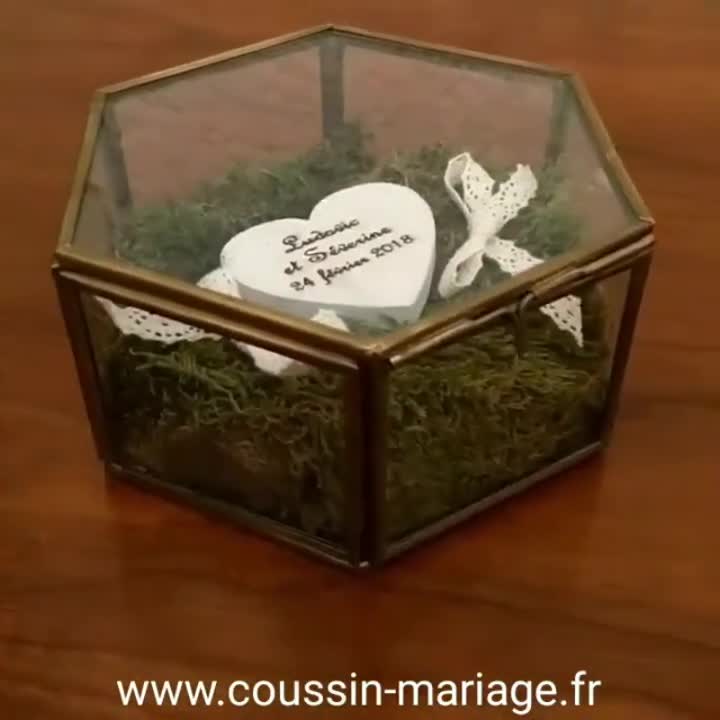 Scatola porta fedi matrimonio, personalizzata con nomi e data, in vetro e  metallo dorato, forma esagonale, scatola vetrina. Decorazione freccia e  cuore. : : Prodotti Handmade