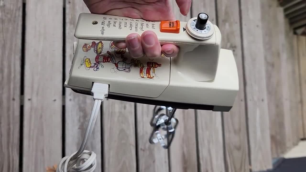 Vintage electric hand mixer deals