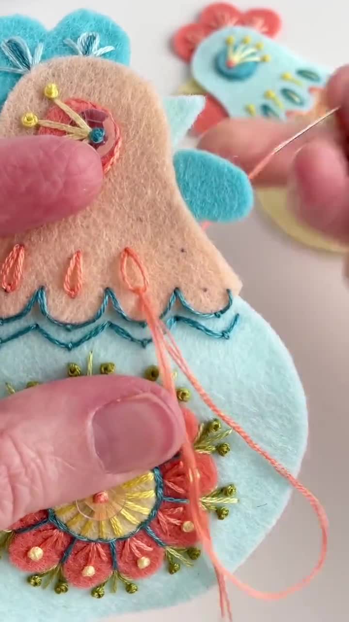 フェルトで作るニワトリの刺繍パターン、DIY吊り下げオーナメント3点