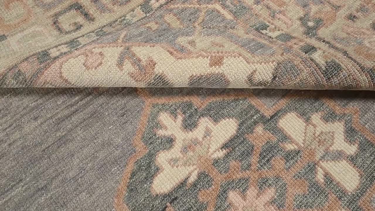 ハンドメイドウール ウシャックラグ – セージグリーン＆コーラル