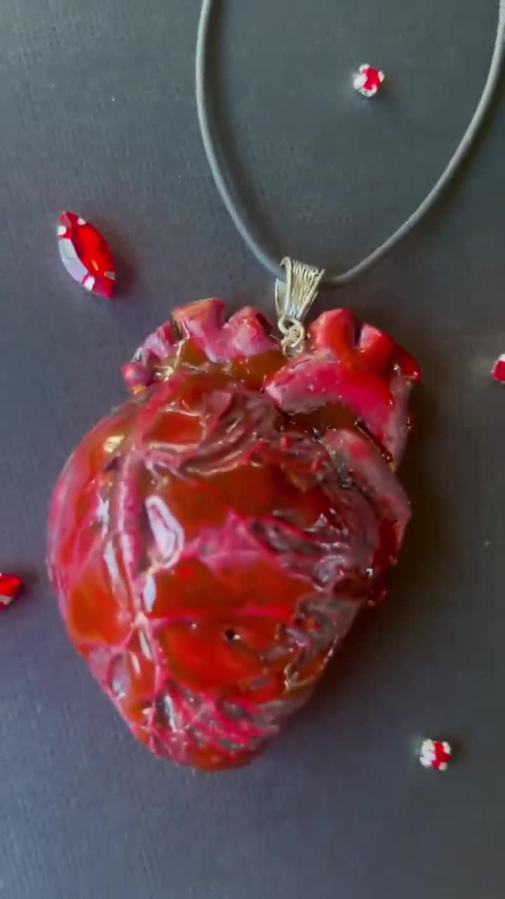 アクセサリー HUMAN MADE HEART NECKLACE RED HUMAN MADE Heart Silver Necklace in Red | SVD USA