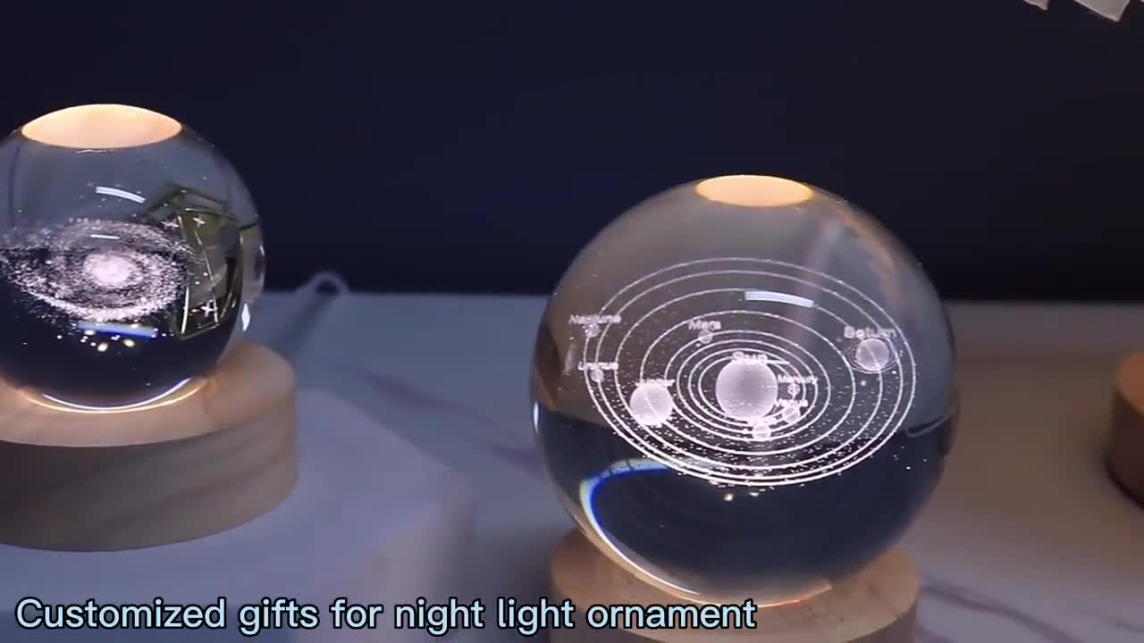 1 boule de cristal colorée de 6/8 cm - Décoration spatiale océan