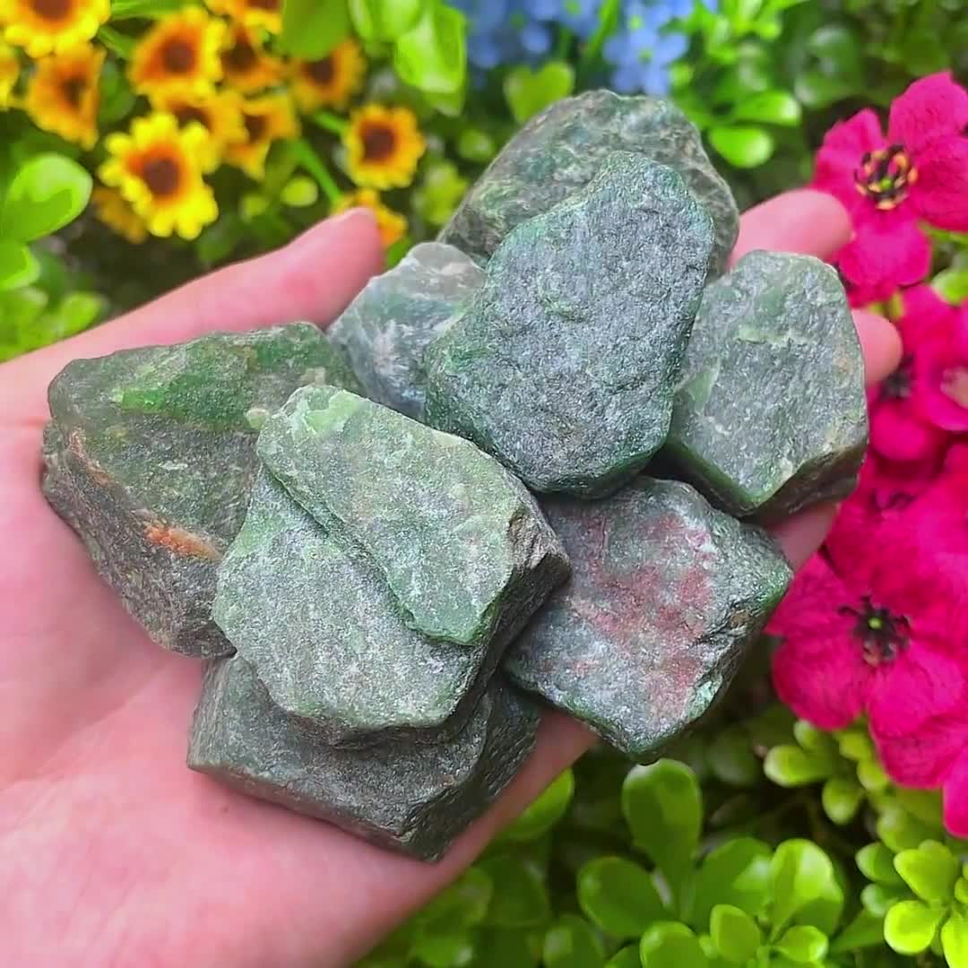 タンブリング用天然エメラルド原石 - 本物の粗いポケットクリスタル岩